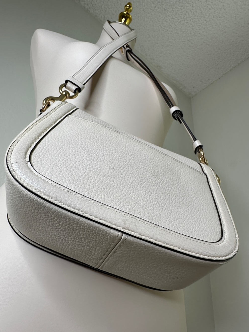 Coach White authentic Pebbled Leather Logo Saddle Crossbody - Picture 11 of 15